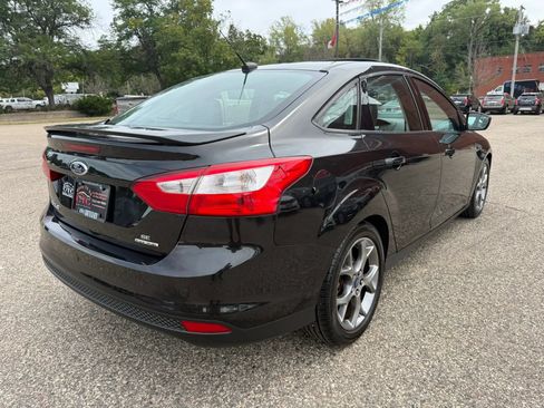Used 2014 Ford Focus SE w/ Equipment Group 201A FWD image 8