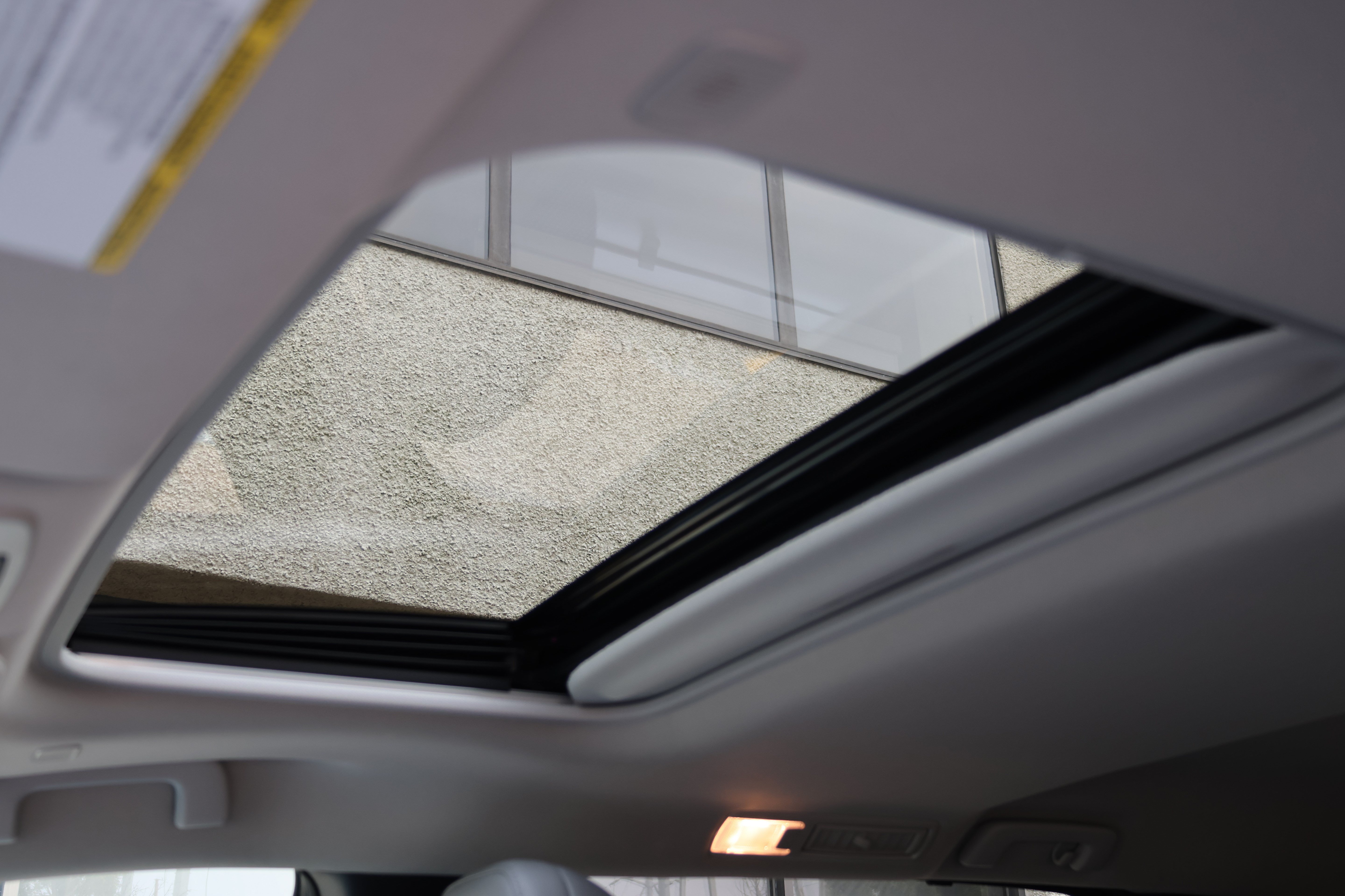 Certified 2025 Toyota Sienna XLE FWD image 43