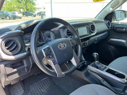 Used 2016 Toyota Tacoma SR5 RWD image 13