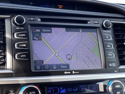 Used 2015 Toyota Highlander XLE image 28