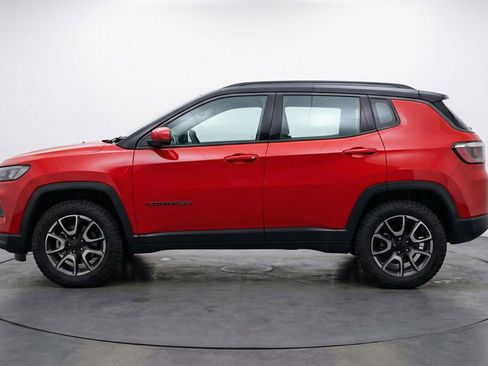 Used 2025 Jeep Compass Trailhawk AWD/4WD image 5