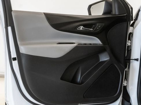 Used 2023 Chevrolet Equinox LS w/ LS Convenience Package FWD image 8