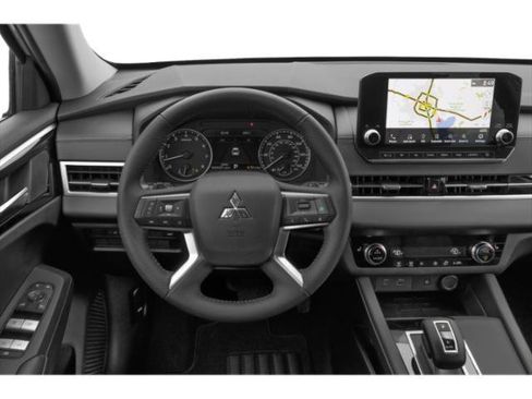 Used 2023 Mitsubishi Outlander SE AWD/4WD image 2