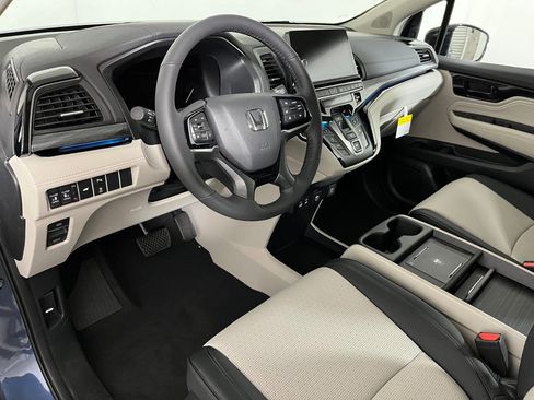 New 2026 Honda Odyssey Elite image 3