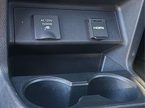 Used 2025 Toyota Sienna XLE image 17