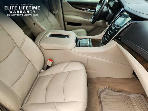 Used 2020 Cadillac Escalade Premium Luxury AWD/4WD image 12