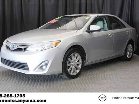 Used 2012 Toyota Camry XLE w/ Convenience Pkg image 3