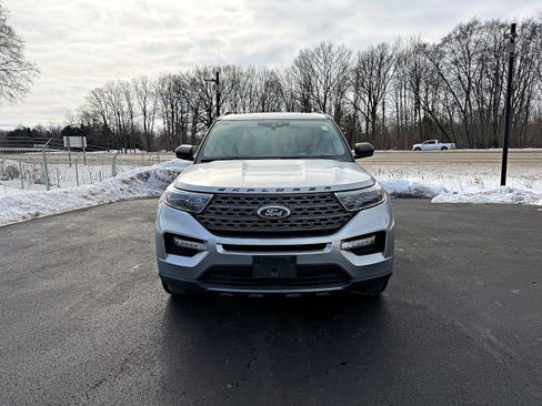 Used 2021 Ford Explorer XLT w/ Equipment Group 202A image 4