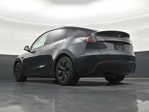 Used 2024 Tesla Model Y Long Range AWD/4WD image 24