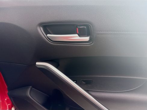 Used 2022 Toyota Corolla Cross XLE FWD image 31