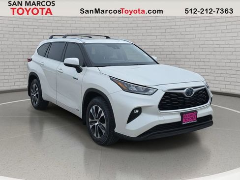Used 2020 Toyota Highlander XLE image 3