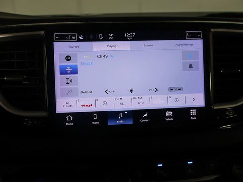 Used 2023 Chrysler Pacifica Touring-L FWD image 47