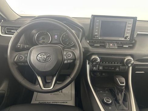 Used 2022 Toyota RAV4 XLE Premium AWD/4WD image 20