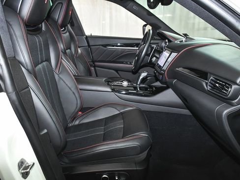 Used 2024 Maserati Levante GT Ultima AWD/4WD image 61