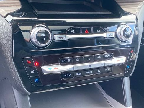 Used 2022 Ford Explorer Limited AWD/4WD image 13