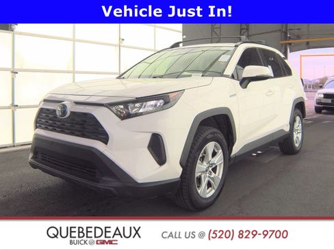 Used 2020 Toyota RAV4 LE image 1
