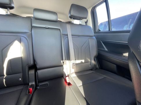 Used 2025 Hyundai Santa Fe SEL FWD image 40