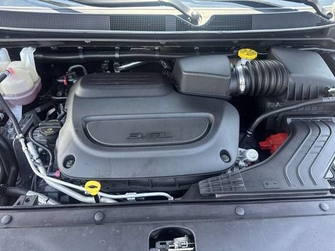Used 2025 Chrysler Pacifica Limited FWD image 30