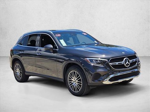 Used 2026 Mercedes-Benz GLC 300 image 3