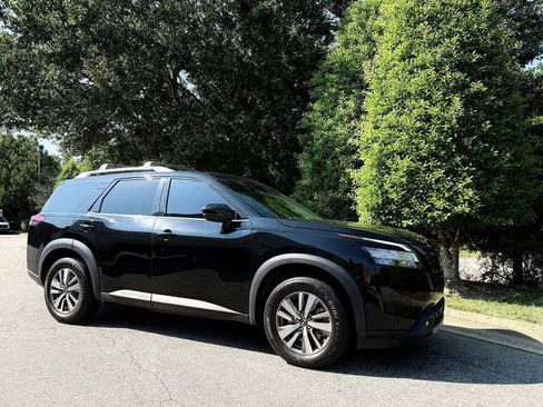 Used 2022 Nissan Pathfinder SL FWD image 16