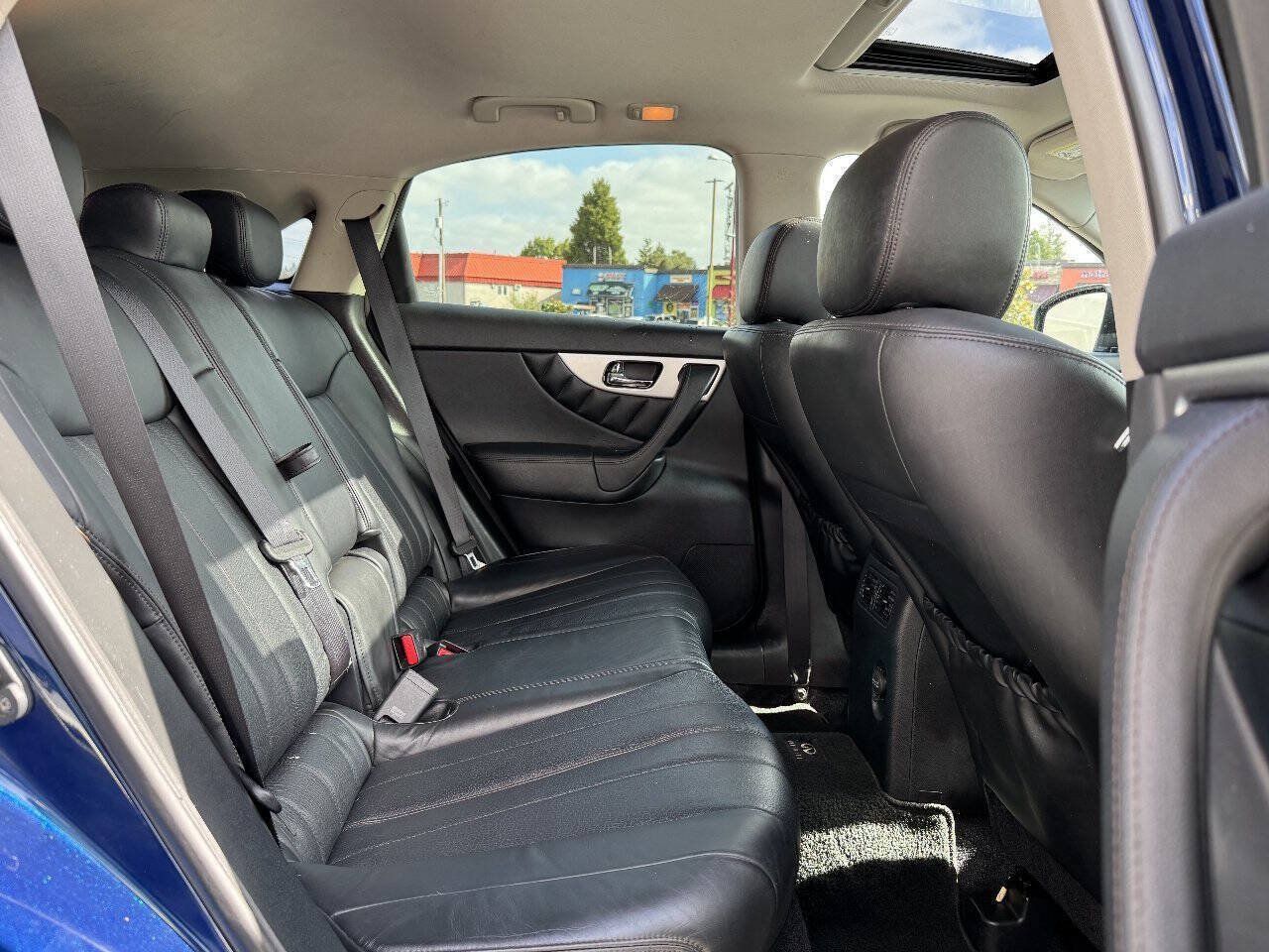 Used 2014 INFINITI QX70 AWD w/ Premium Package image 19
