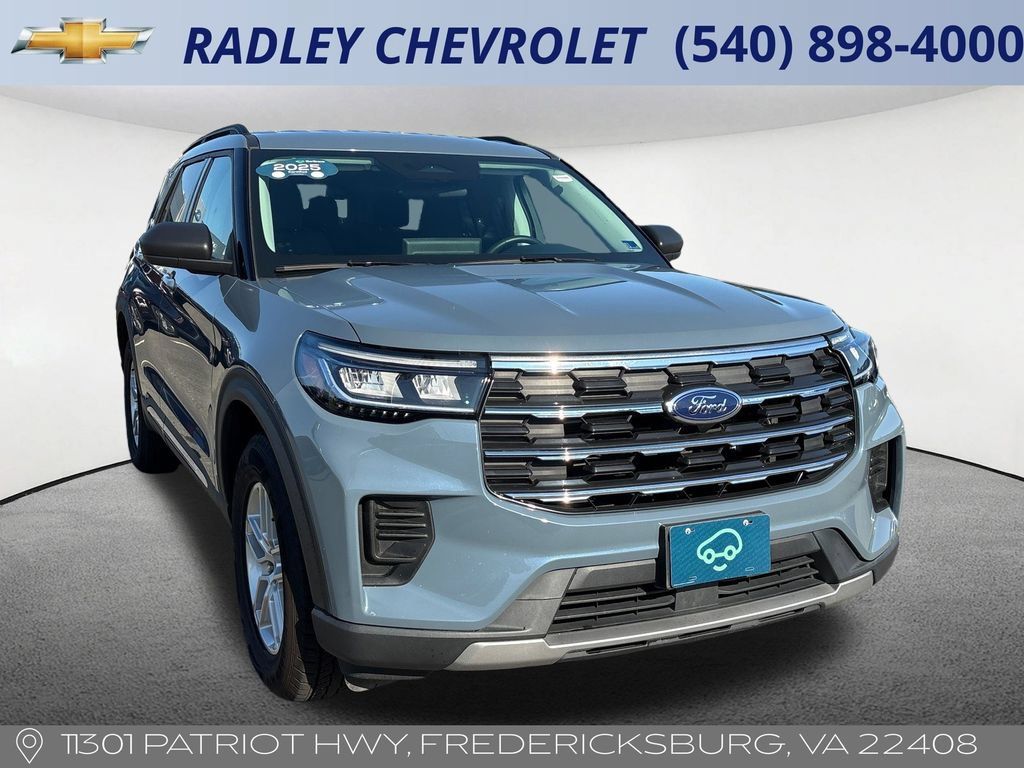 Used 2025 Ford Explorer Active AWD/4WD image 22