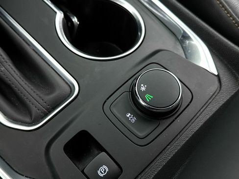 Used 2019 Chevrolet Traverse RS image 29