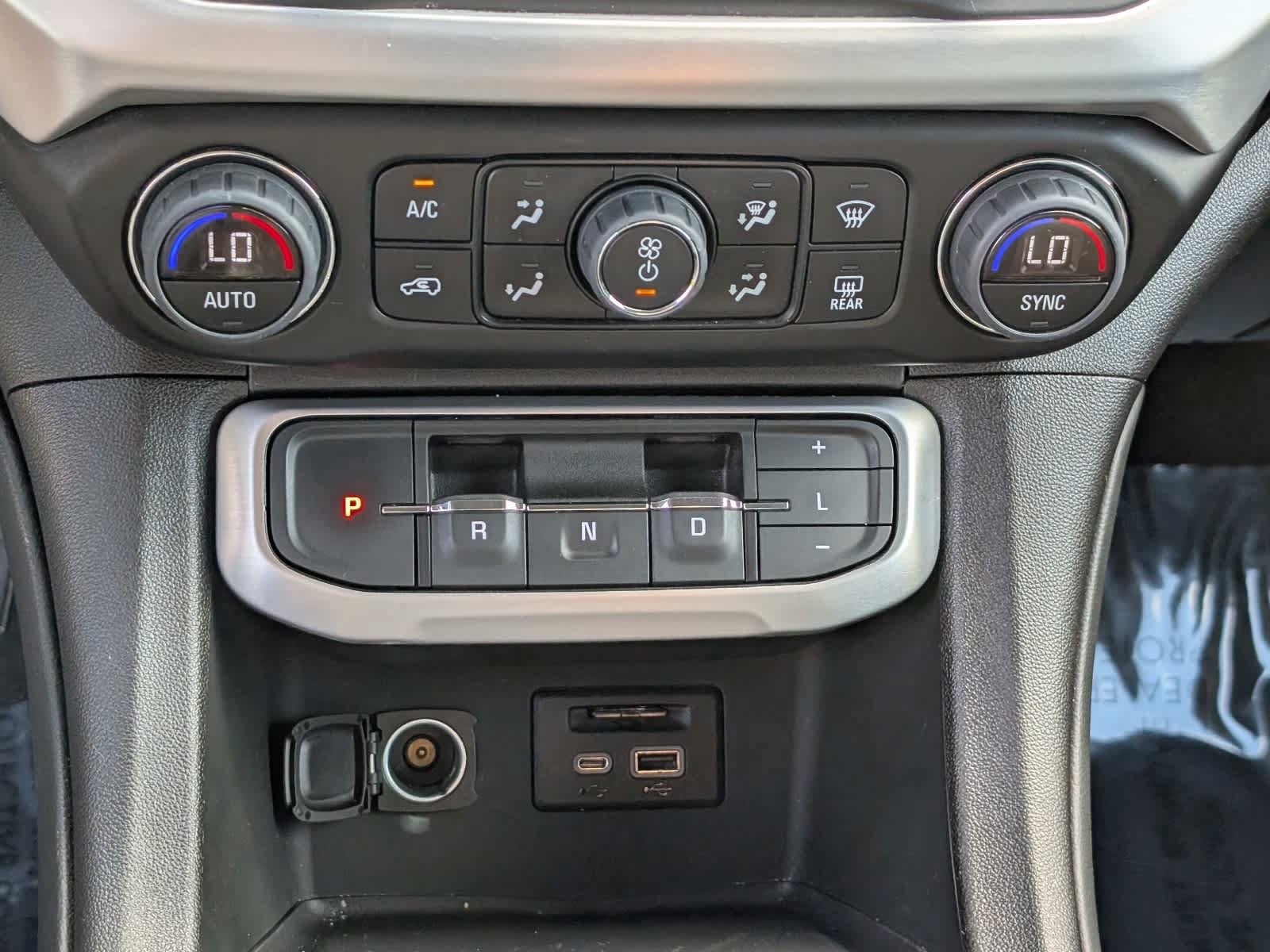 Used 2023 GMC Acadia SLT AWD/4WD image 29