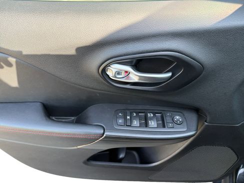 Used 2014 Jeep Cherokee Trailhawk w/ Technology Group AWD/4WD image 10