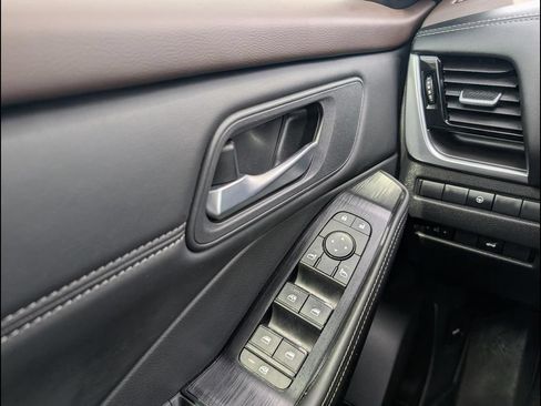 Used 2022 Nissan Rogue SV w/ SV Premium Package FWD image 20