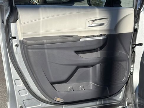 Used 2021 Toyota Sienna XLE image 10