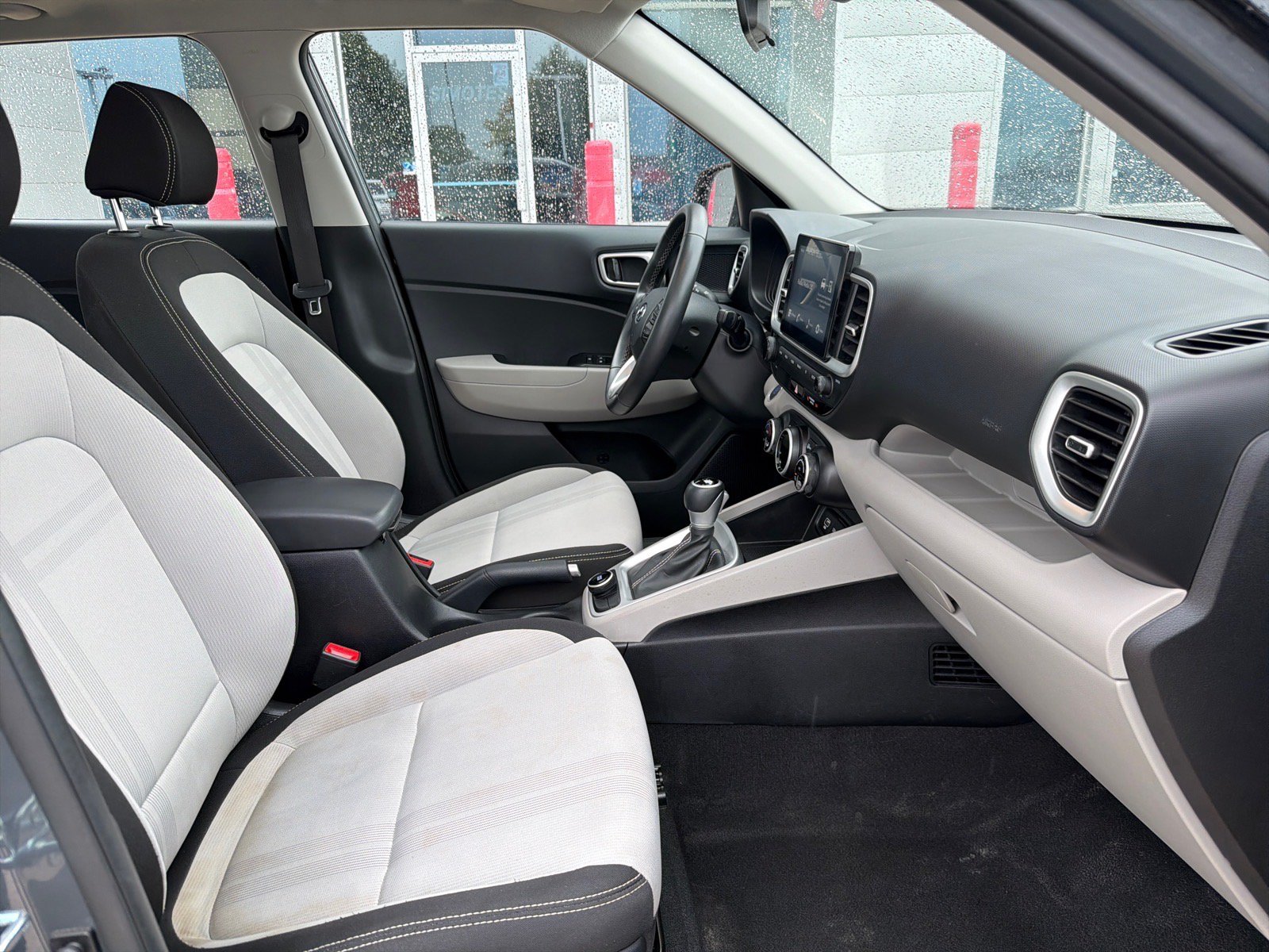 Used 2025 Hyundai Venue SEL FWD image 28