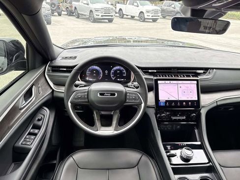 New 2025 Jeep Grand Cherokee Limited w/ Black Appearance Package image 13