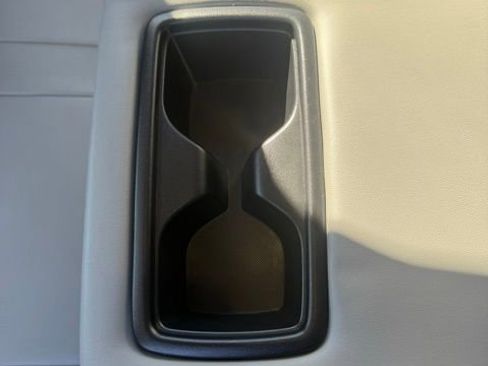 Used 2022 Toyota Venza XLE image 40