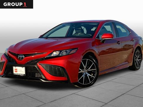 Used 2023 Toyota Camry SE FWD image 1