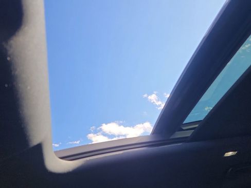 Used 2022 Land Rover Defender 110 SE image 28