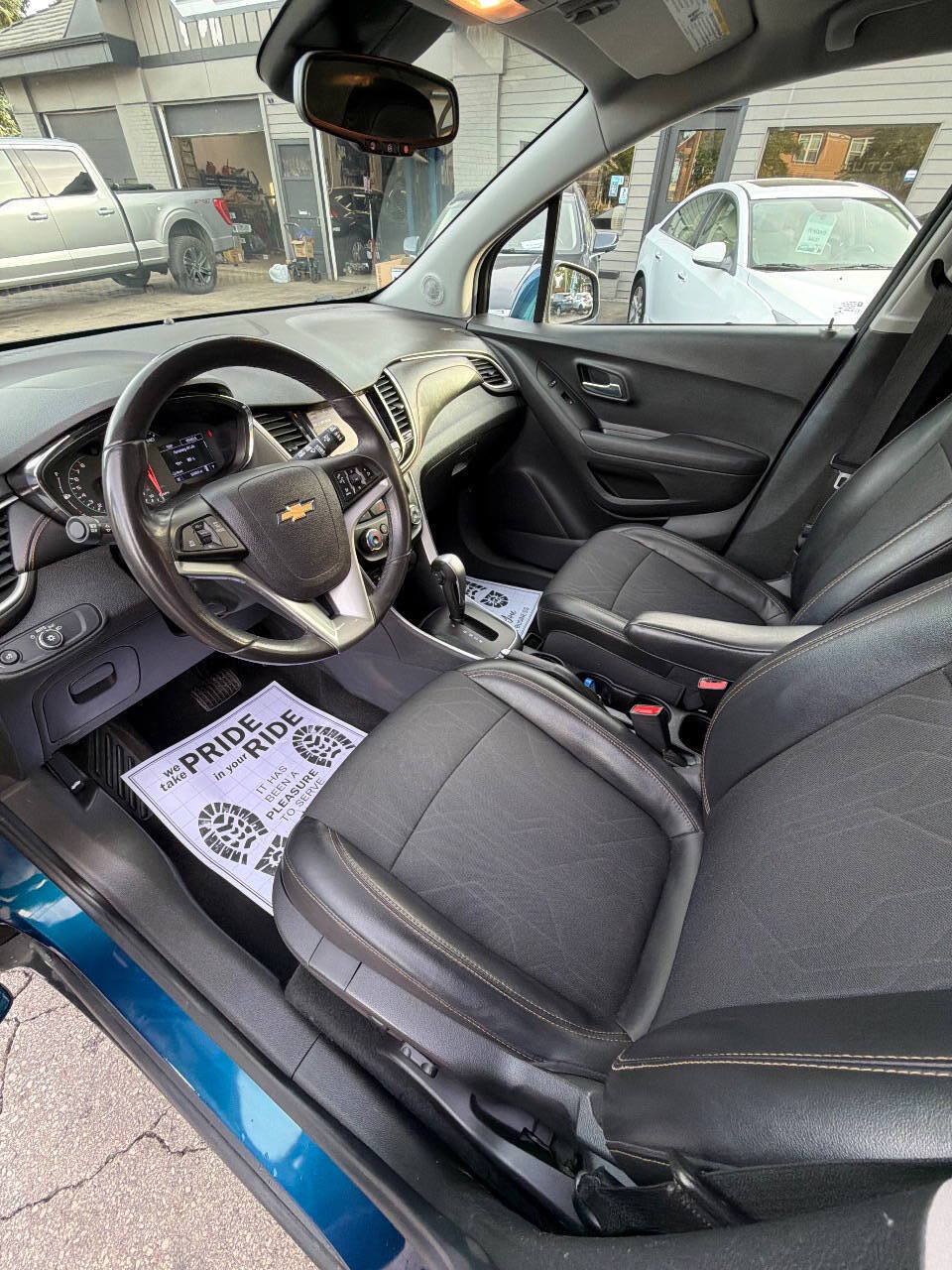 Used 2020 Chevrolet Trax LT w/ LT Convenience Package FWD image 23