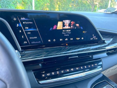 Used 2024 Cadillac Escalade Premium Luxury image 15