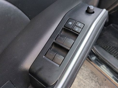 Used 2021 Toyota Highlander XLE FWD image 17