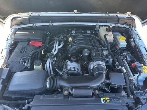 Used 2018 Jeep Wrangler Unlimited Sahara image 24