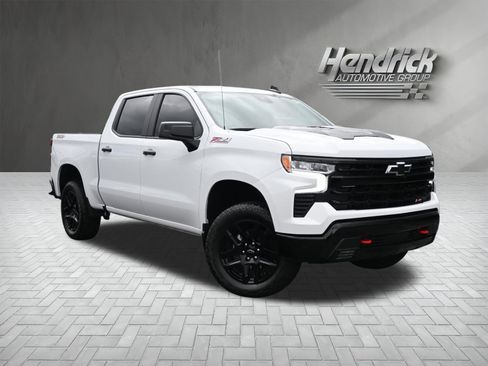 Used 2026 Chevrolet Silverado 1500 LT Trail Boss w/ Convenience Package II AWD/4WD image 2