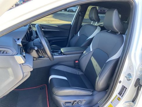 Used 2025 Toyota Camry SE image 17