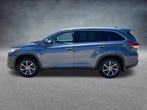 Used 2018 Toyota Highlander XLE AWD/4WD image 2