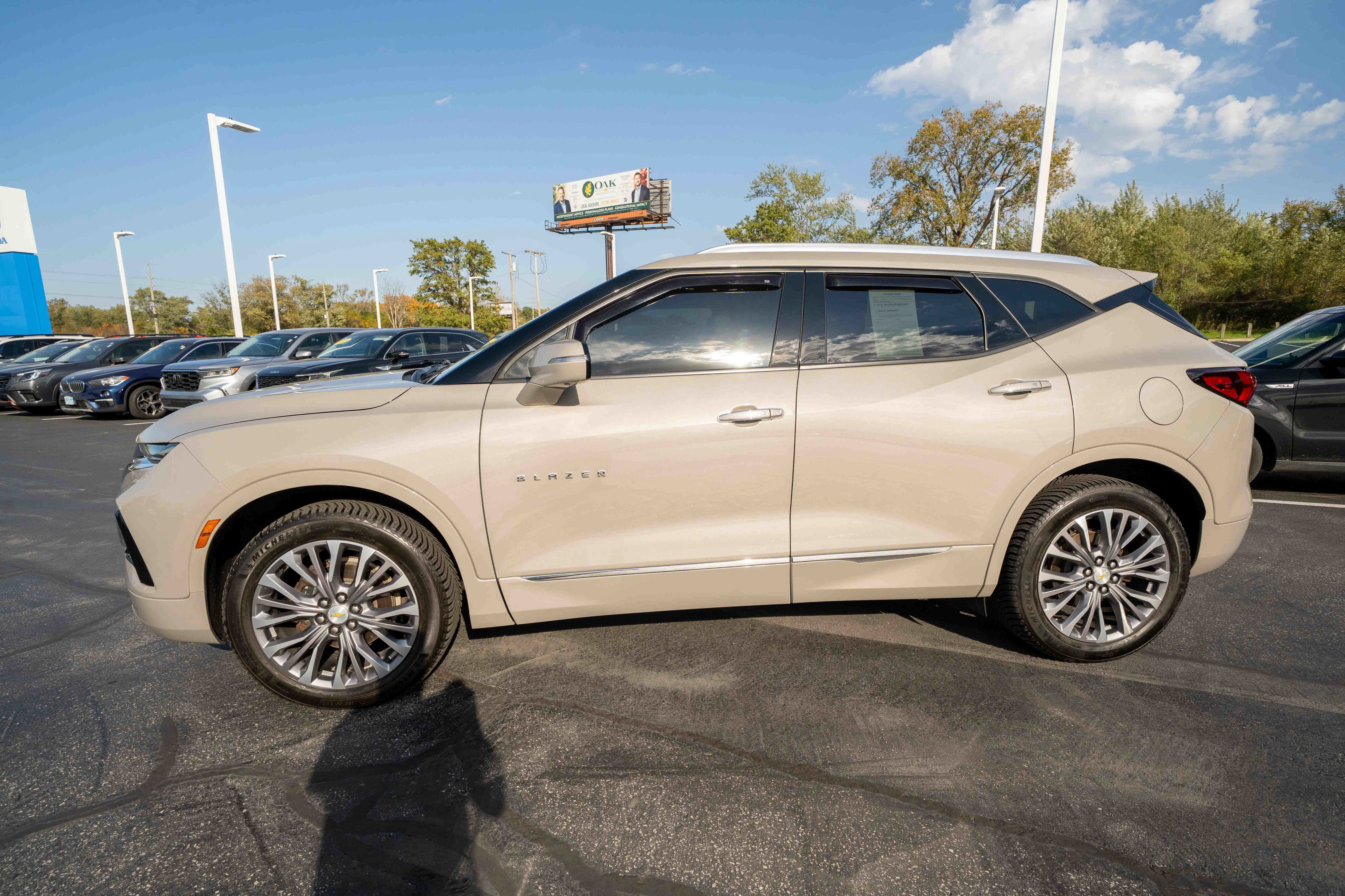 Used 2021 Chevrolet Blazer Premier w/ Driver Confidence II Package FWD image 3