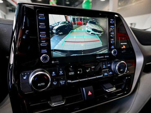 Used 2022 Toyota Highlander XLE image 38
