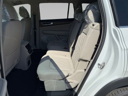 Used 2025 Volkswagen Atlas SEL Premium R-Line image 13