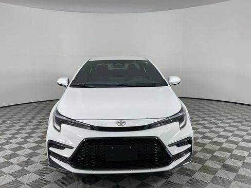 Used 2026 Toyota Corolla SE FWD image 2