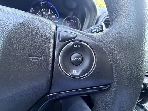 Used 2019 Honda HR-V LX image 6