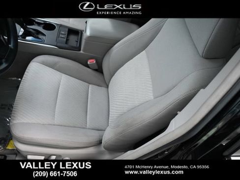 Used 2016 Toyota Camry LE FWD image 12