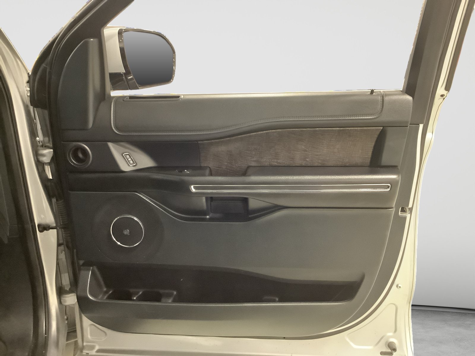 Used 2020 Ford Expedition Limited w/ Equipment Group 301A RWD image 20